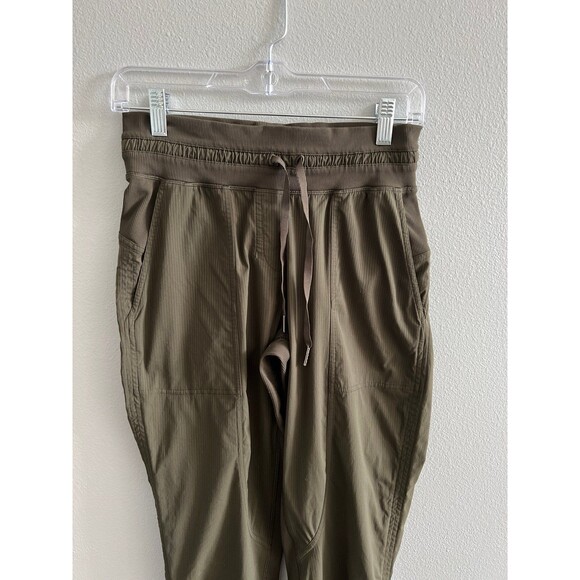 Olive Green dance studio capris size 4 - Picture 2 of 11